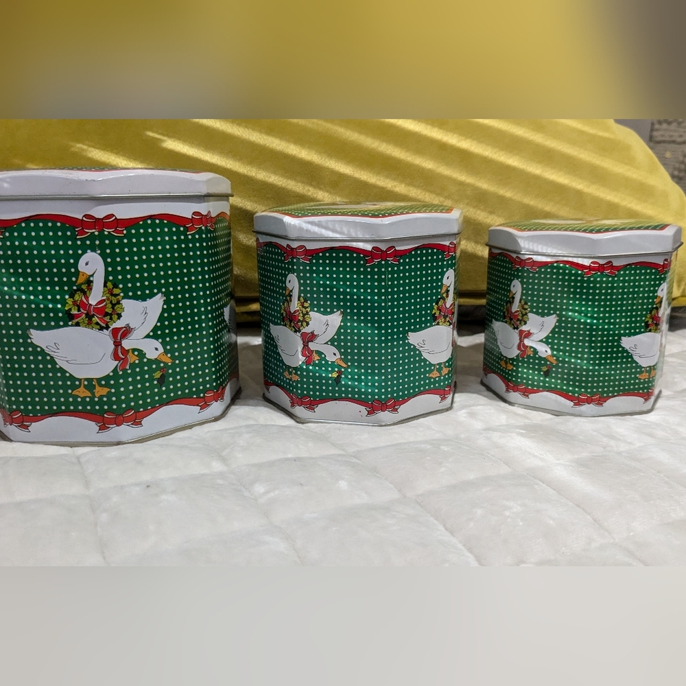 Vintage Set Of 3 Canister Nesting Tins Geese Red Ribbons Green